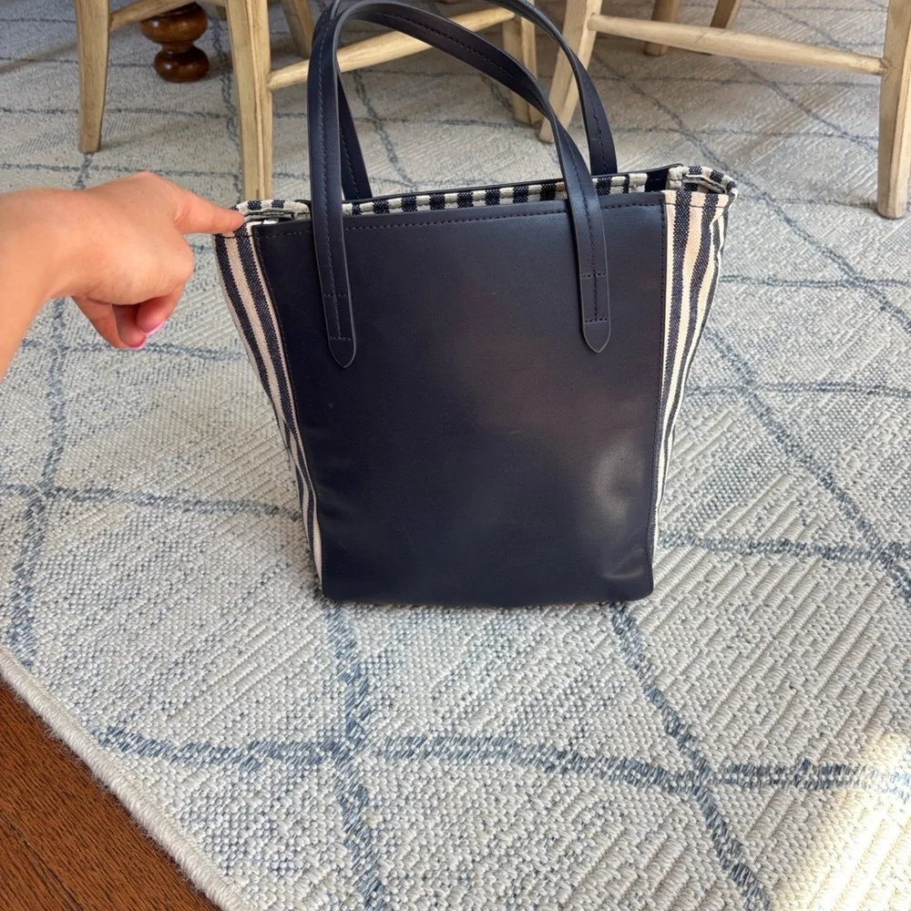 GAP Navy and Cream Tote Bag - Picture 1 of 4